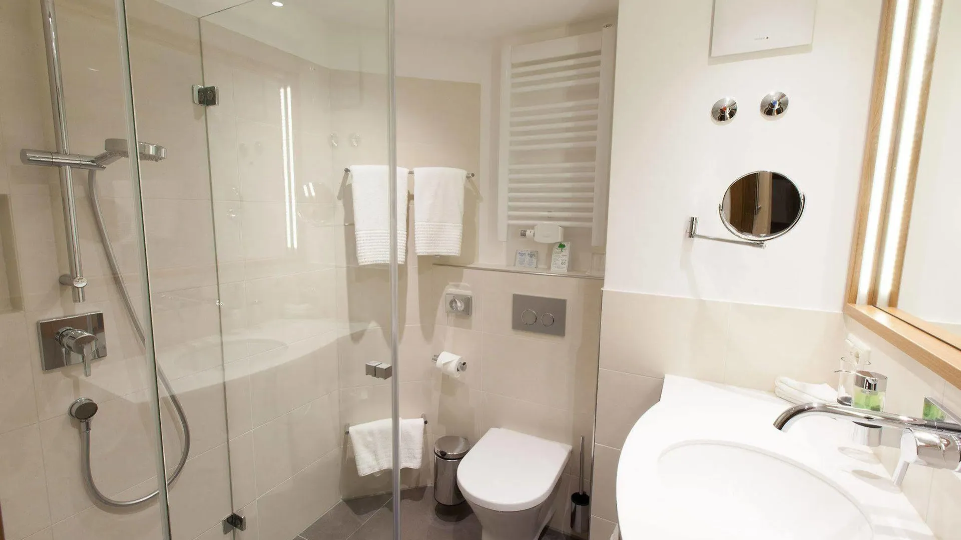 Hotel Hachinger Hof Oberhaching 4*,