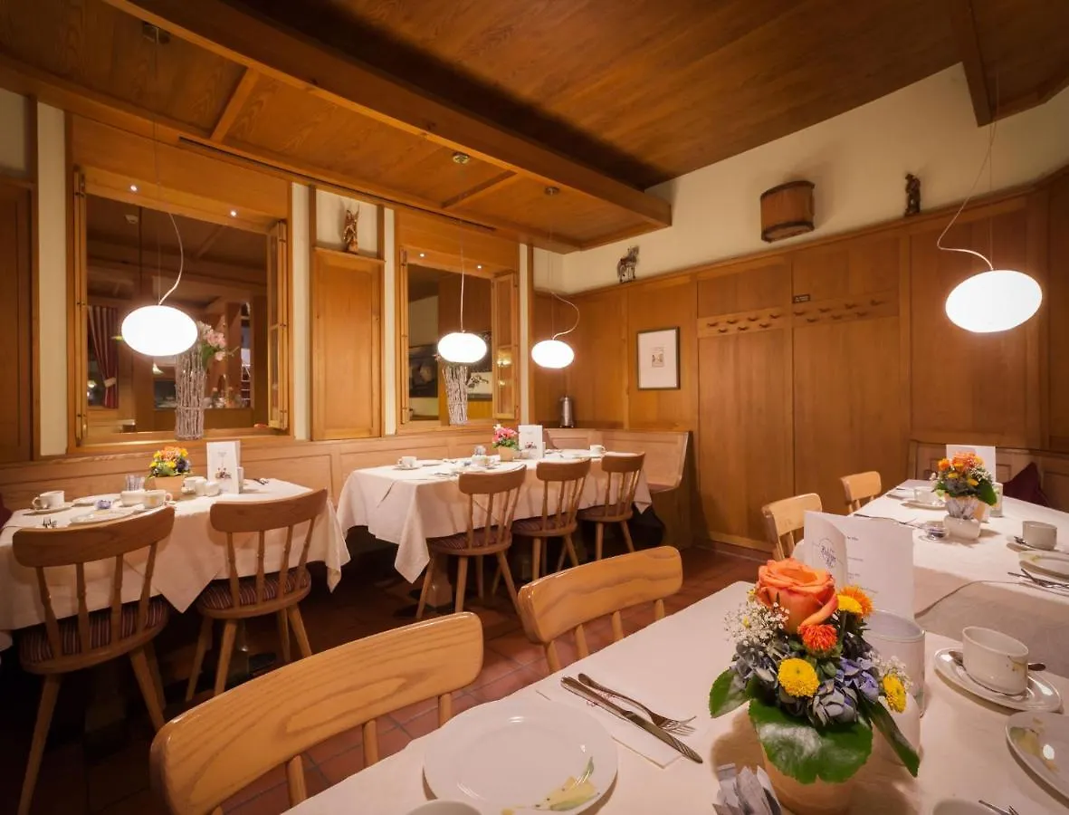 Hotel Hachinger Hof Oberhaching 4*,